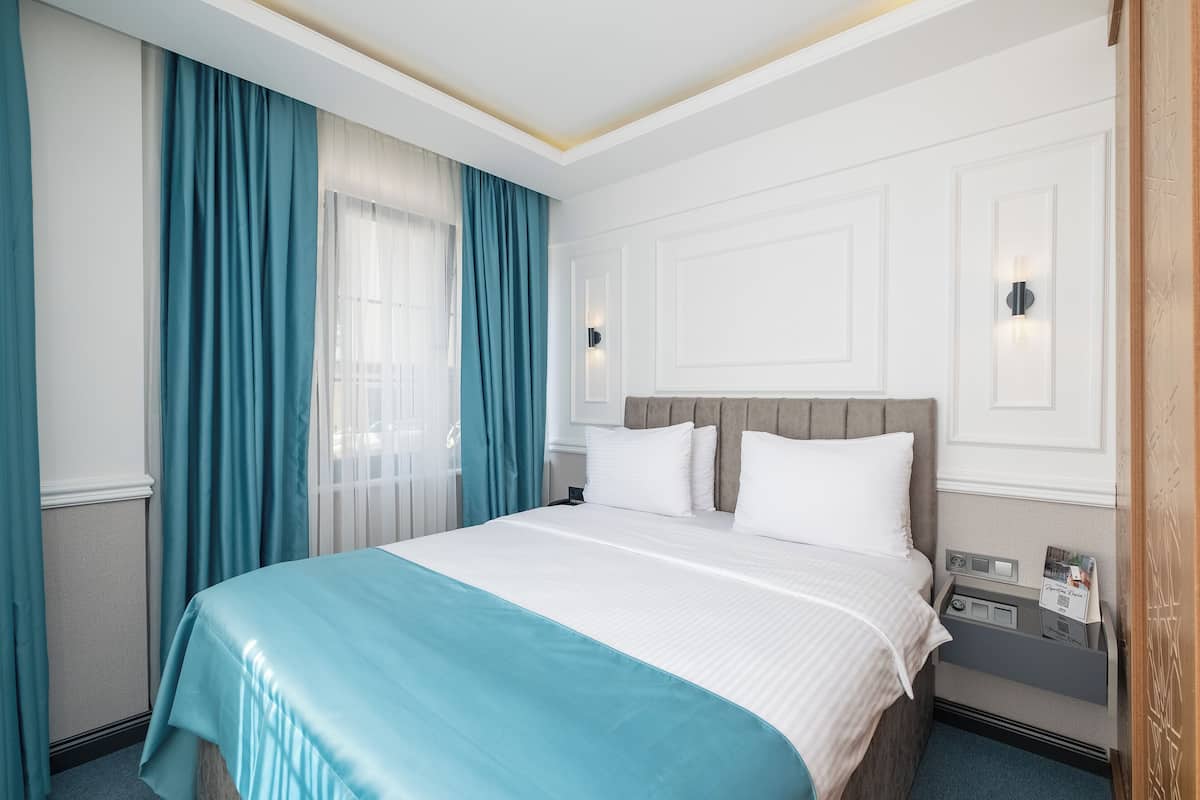 Premium bedding, minibar, in-room safe, desk