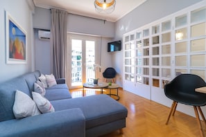 Leilighet | Oppholdsområde | En 32-tommers Flatskjerm-TV med kabel-kanaler samt TV