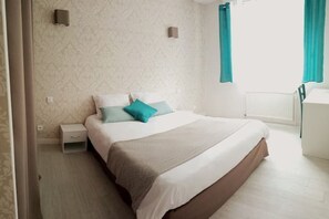 4 bedrooms, iron/ironing board, free WiFi