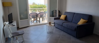 Superb apartment overlooking the harbour in Saint Pierre la Mer
