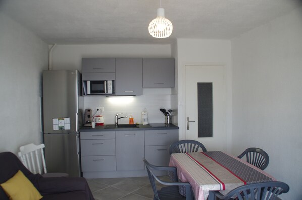 Fridge, microwave, stovetop, coffee/tea maker
