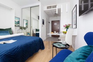 Silitysrauta/-lauta, Wi-Fi, vuodevaatteet