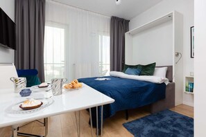 Iron/ironing board, WiFi, bed sheets