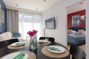 Dining - Stylish Apartment with Balcony | Parking | 500 m to the Beach (Kołobrzeg)
