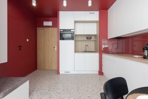 Fridge, microwave, oven, stovetop - Stylish Apartment with Balcony | Parking | 500 m to the Beach (Kołobrzeg)
