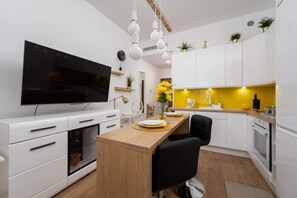 Fridge, oven, stovetop, dishwasher - Stylish Studio with Balcony | Close to Hydropolis and Zoo (Wroclaw)