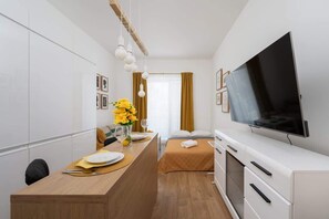 Iron/ironing board, WiFi, bed sheets