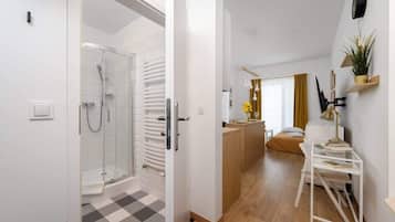 Shower, hair dryer, towels, shampoo
