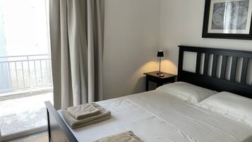 4 bedrooms, in-room safe, desk, iron/ironing board