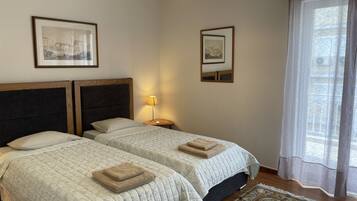 4 bedrooms, in-room safe, desk, iron/ironing board