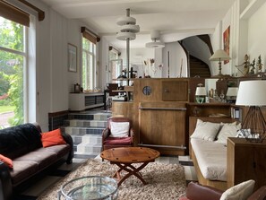 Télévision, cheminée