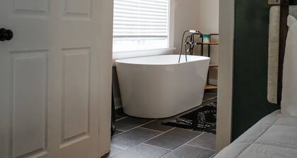 The Proctor Room at the Fairhaven Inn