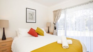 3 chambres, fer et planche à repasser, lit de bébé portatif