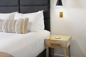 1 bedroom, free WiFi, bed sheets - Summit Lofts, Downtown Mt Shasta, Queen Bed, #207 (Mt Shasta)