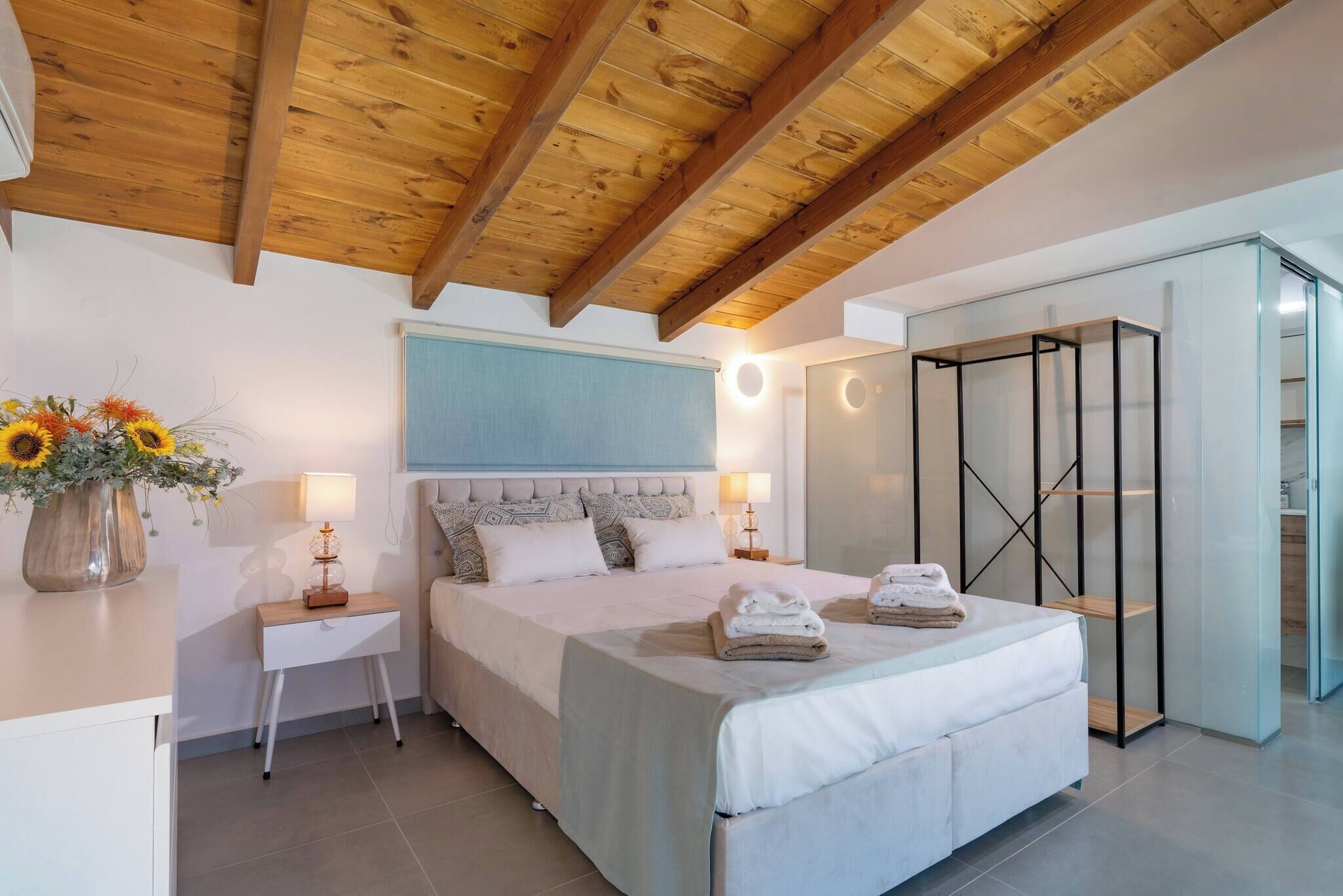 2 bedrooms, iron/ironing board, free WiFi, bed sheets