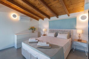 2 bedrooms, iron/ironing board, free WiFi, bed sheets - Aura Suite, Coastline Getaway (Panormo)