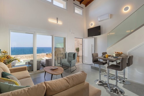 OceanEye Suites - Aura