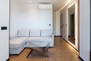 Studio Suite Deluks | Area keluarga | Smart TV 40-inci dengan saluran TV kabel