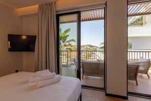 Deluxe Double Room | Premium bedding, pillowtop beds, minibar, soundproofing - Parea Athens (Athens)