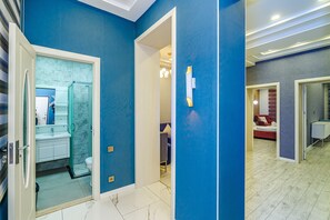 Shower - Baku, Deluxe 2 bhk apt-Buta (Baku)