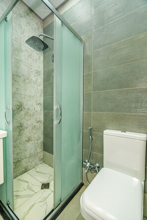 Shower - Baku, Deluxe 2 bhk apt-Buta (Baku)