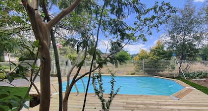 Bel appartement climatisé avec jardin et piscine