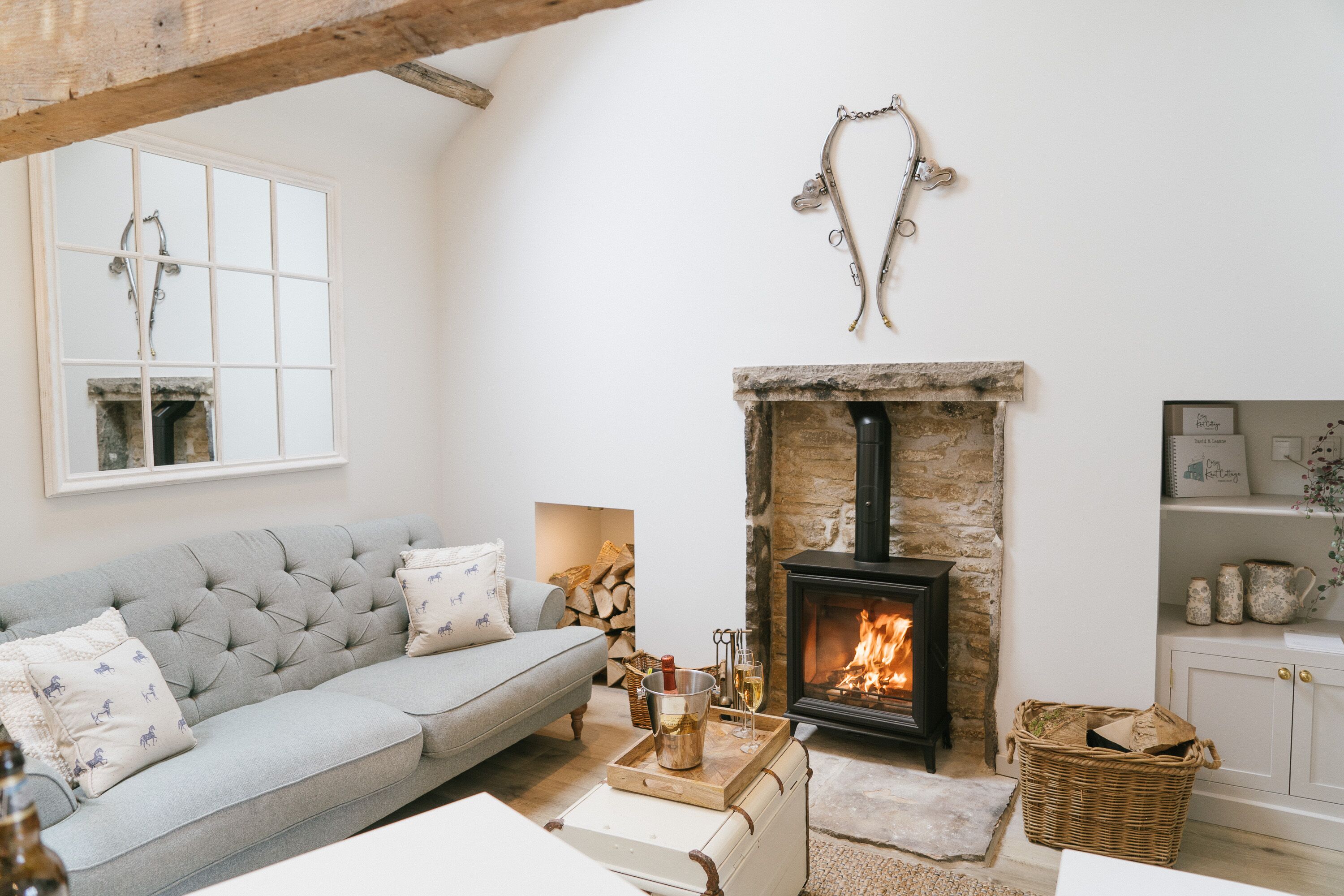 Smart TV, fireplace, books, stereo