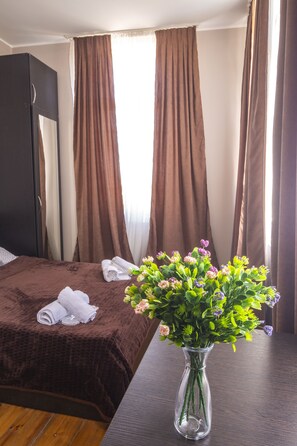 4 chambres, fer et planche à repasser, Wi-Fi gratuit, draps fournis