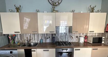 Charming 2-bedroom Apartment Located in Ayr