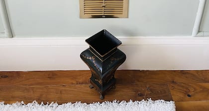 Charming 2-bedroom Apartment Located in Ayr