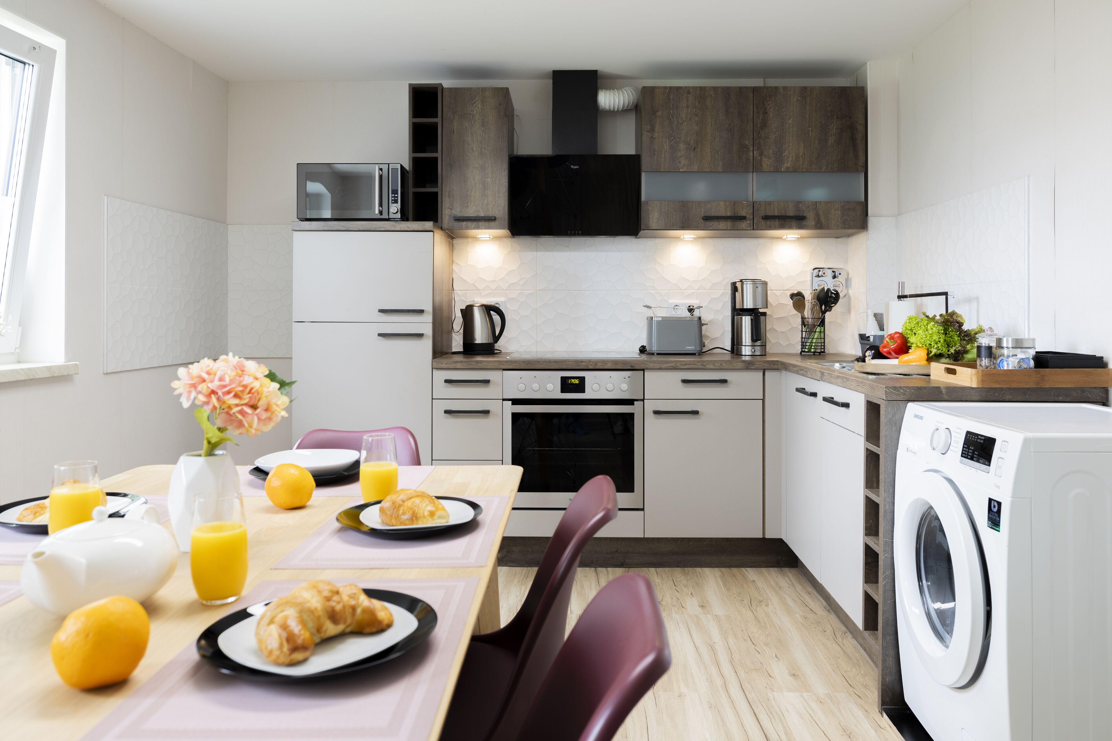 雪櫃、微波爐、焗爐、爐具