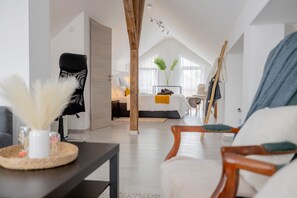 2 bedrooms, in-room safe, desk, iron/ironing board