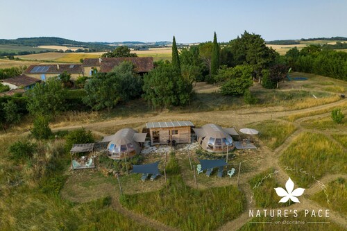 Luxury Glamping in the countryside with private bathroom and kitchen