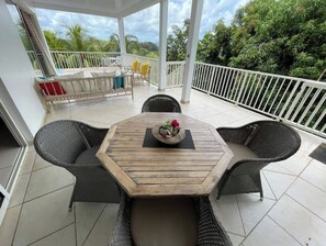 Outdoor dining - Splendid Bas de Villa with private Jaccuzi-Adults (Le Lamentin)