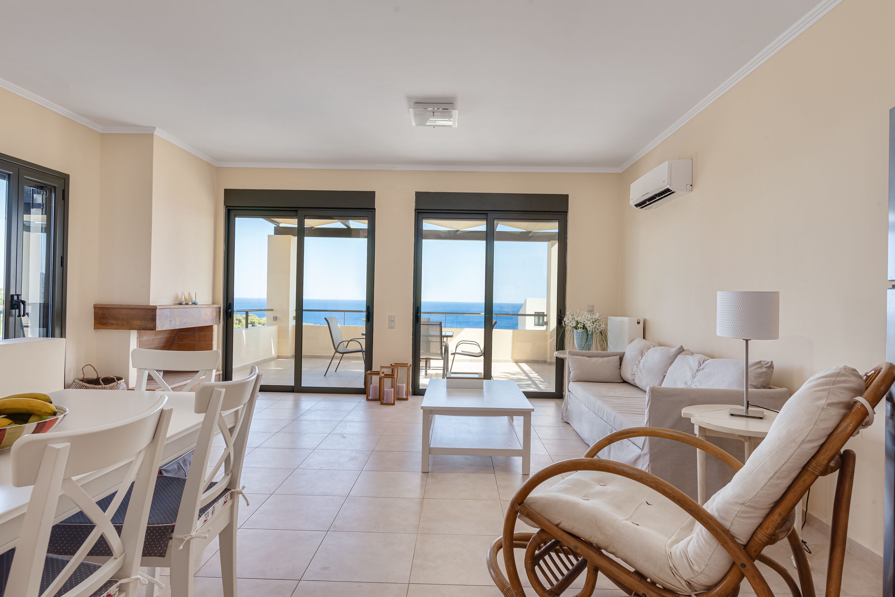 頂級獨棟房屋 | 起居區 | 45-吋電視、數位頻道、壁爐