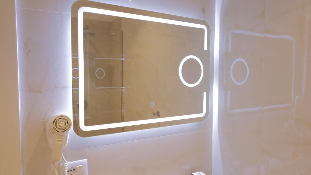 shower, free toiletries, hair dryer, bidet