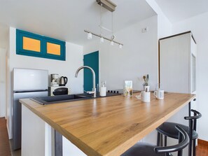 Réfrigérateur, micro-ondes, four, lave-vaisselle