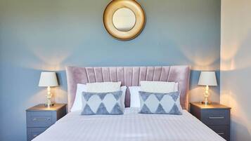 3 bedrooms, desk, iron/ironing board, WiFi