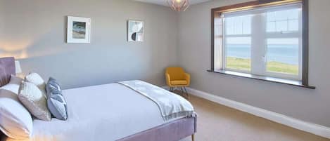 3 bedrooms, desk, iron/ironing board, WiFi