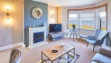 テレビ、書斎 / ワークスペース