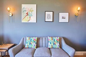 Televisión y oficina 