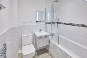 Bathtub, hair dryer, towels, shampoo