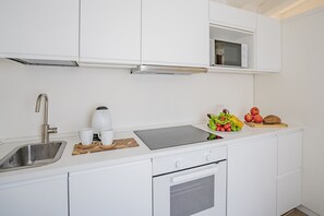 Kühlschrank, Mikrowelle, Ofen, Geschirrspüler