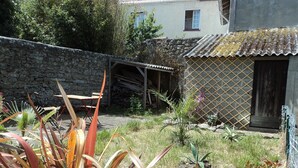 Unclassified image, 4 of 6, button - Duplex et Jardin (Saint-Malo)