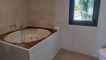 Bathtub, jetted tub, hair dryer, towels