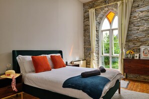 5 bedrooms, iron/ironing board, travel crib, free WiFi