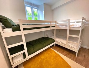 5 Schlafzimmer, Bügeleisen/Bügelbrett, Reisekinderbett, kostenloses WLAN