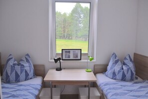 2 habitaciones, tabla de planchar con plancha, cuna de viaje y wifi