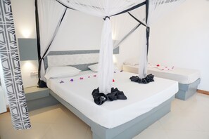 Classic Room, 1 Bedroom, Partial Ocean View, Beachside | Minibar, in-room safe, desk, free WiFi