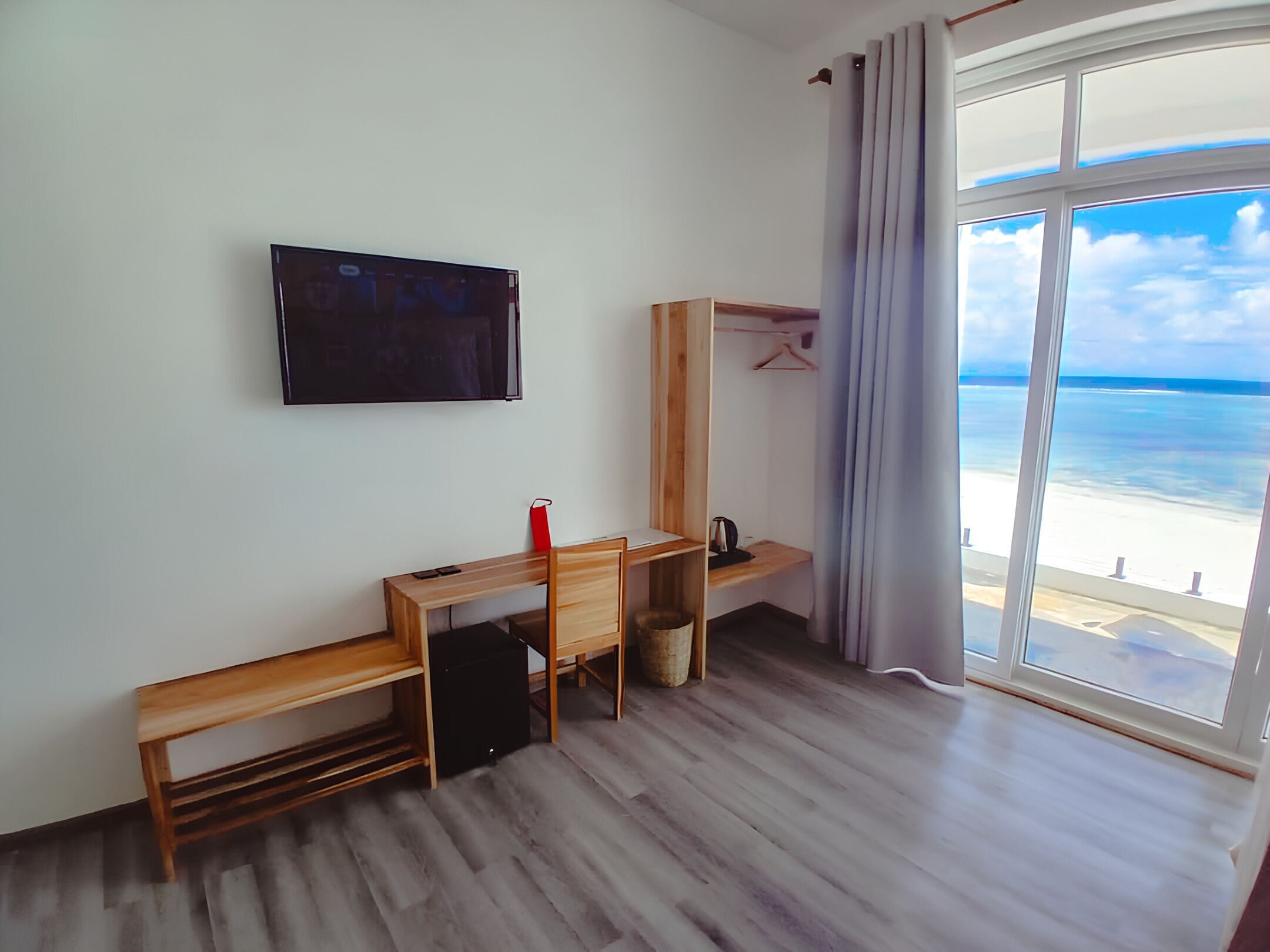 Minibar, in-room safe, desk, free WiFi